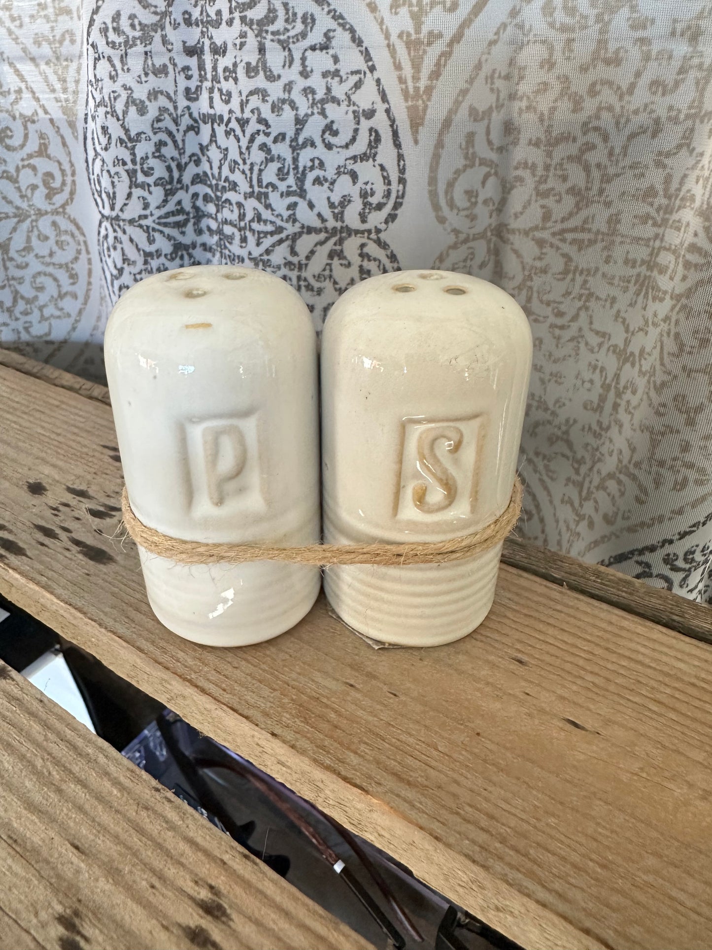 Salt & pepper shakers