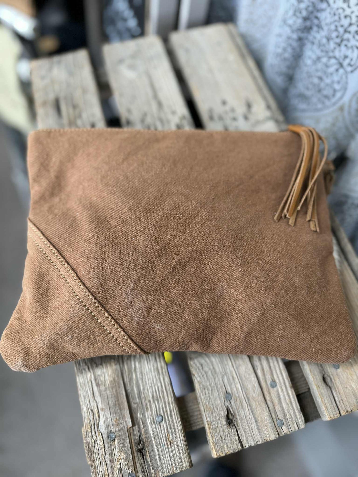 Myra concho ranch trail pouch. S-8384