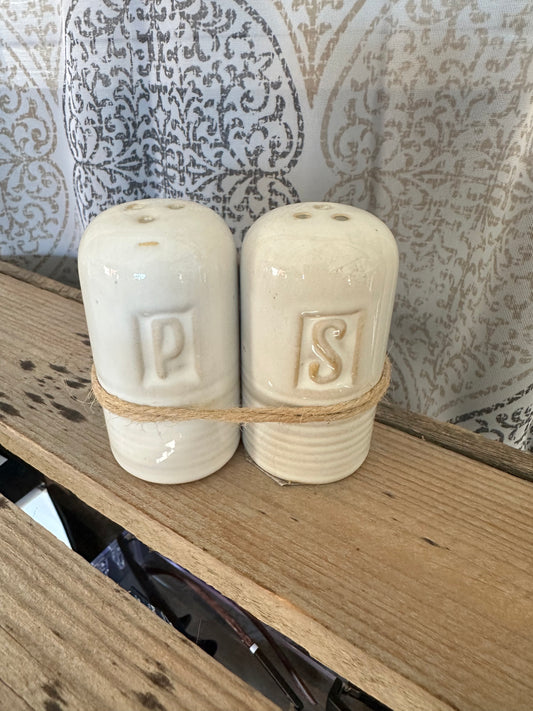 Salt & pepper shakers