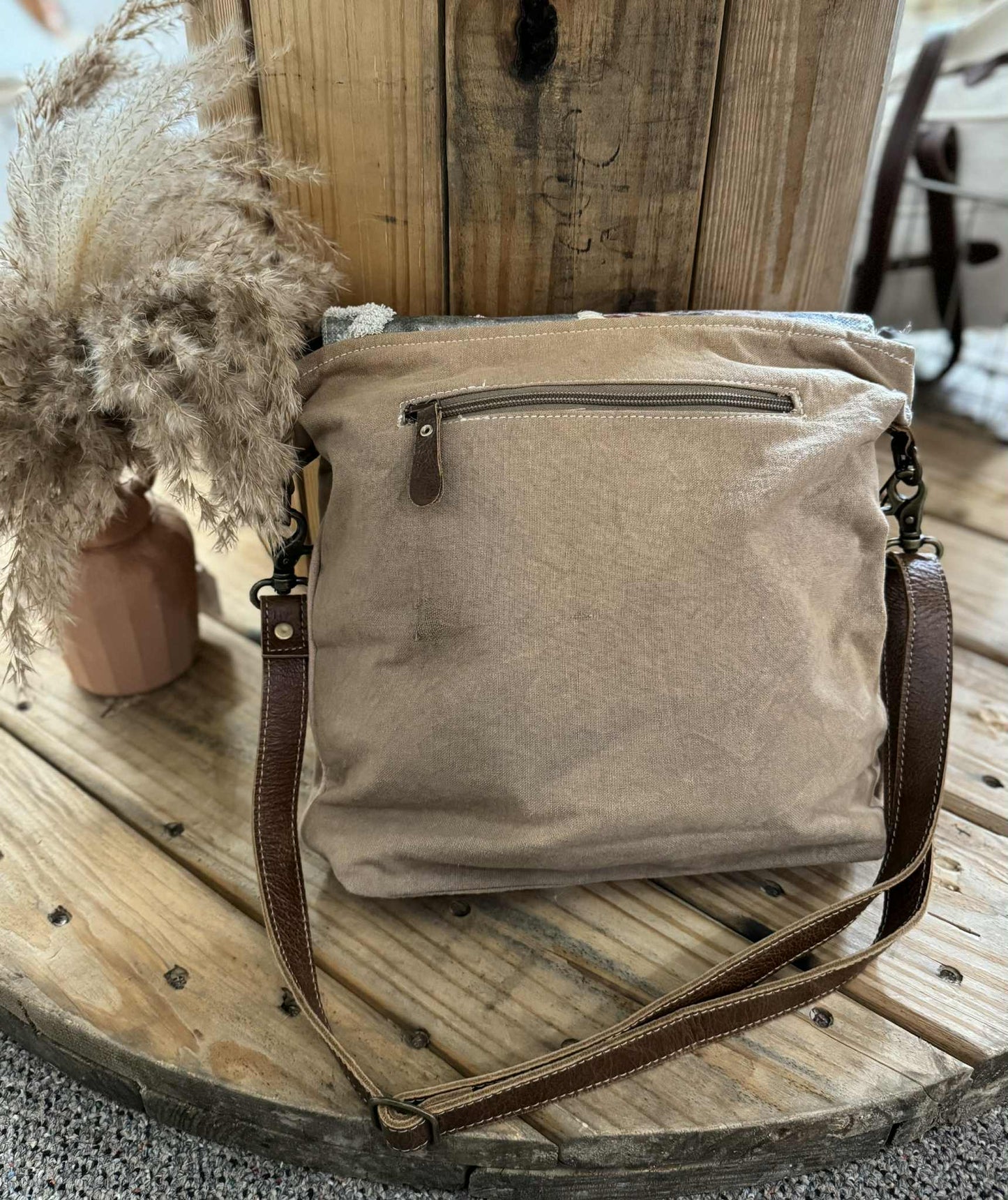 S-8185 just like home accent stitch shoulder bag